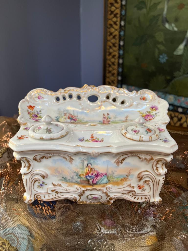 Romantic Rococo Porcelain Inkstand Pastoral Scene Gold Trimmed Antique Desk Decoration Floral Detail Hand Painted Desktop Collectible