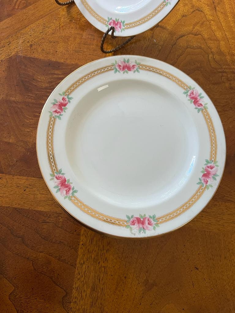 Vintage Wedgwood England Fine China Dinner Plates Set of 12 Featuring Pink Rose Garland Pattern Elegant Gold Trim Classic Floral Design