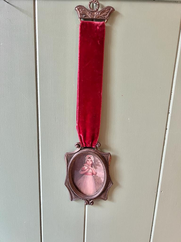 Victorian Style Velvet Ribbon Hanging Medallion Framed Portrait Girl Holding Cat Antique Style Wall Art Romantic Vintage Miniature Decor