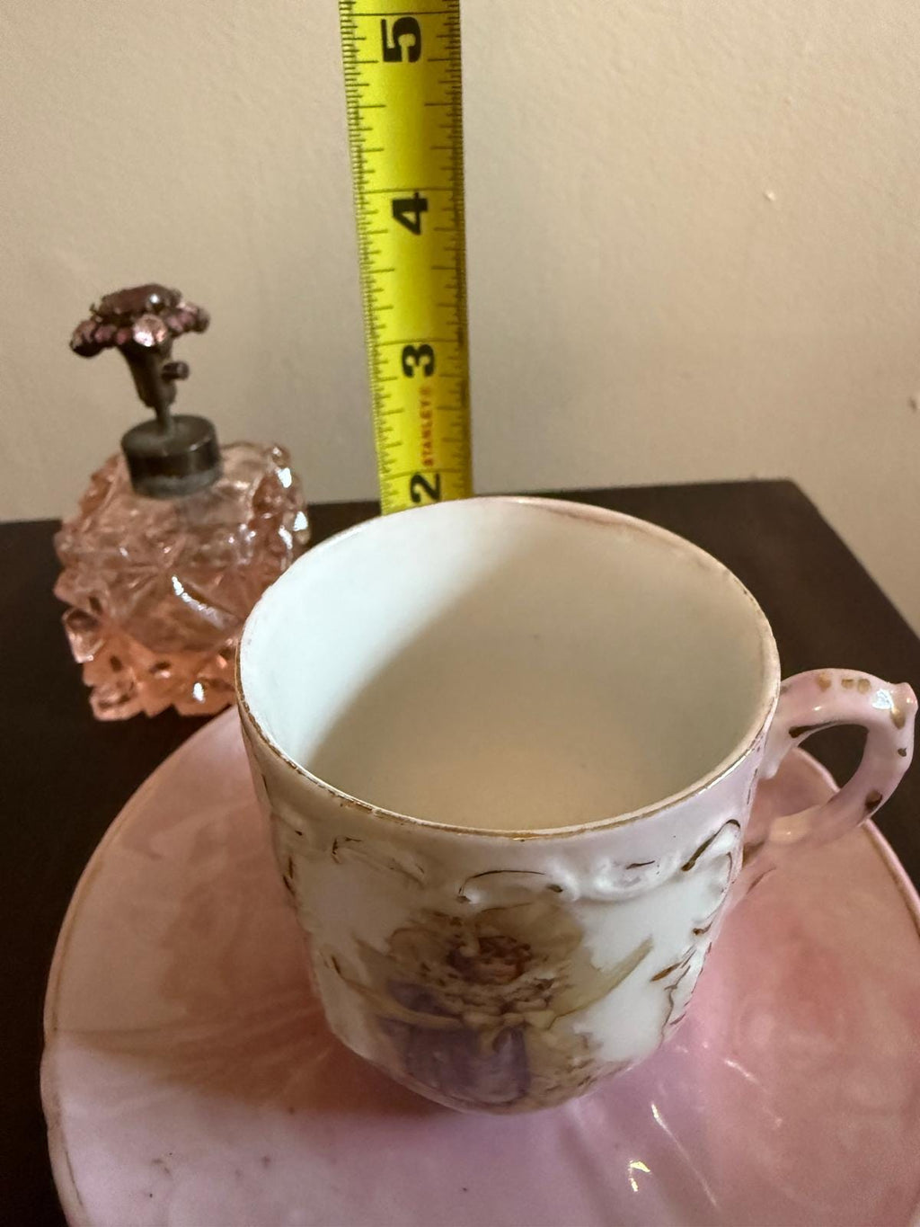 Antique Cup & Saucer Pink Glass Matching Perfume Bottle Hand-Painted Figure Porcelain Romantic Shelf Display Collectible cup saucer Bottle