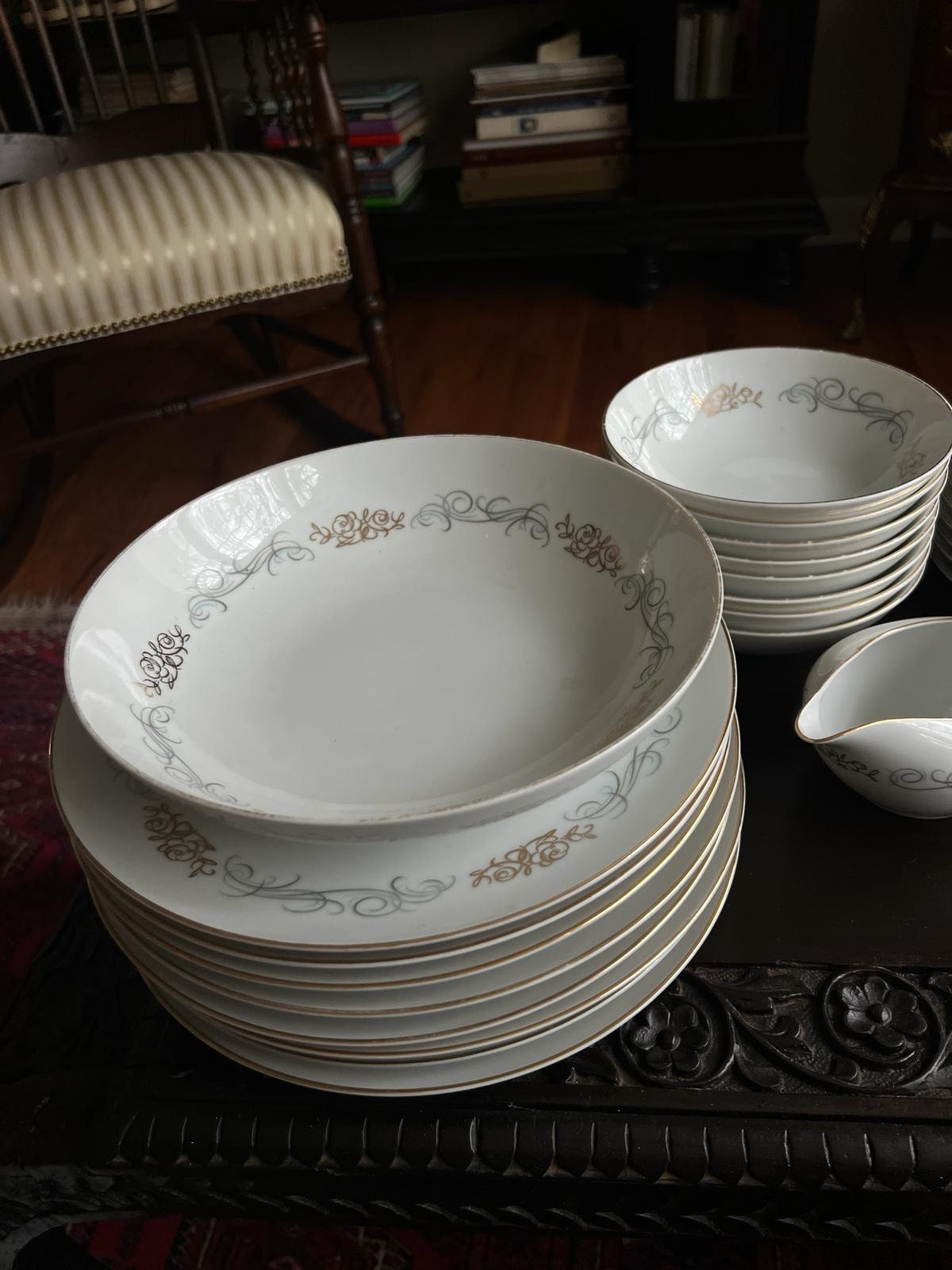 Vintage Wentworth Fine China Golden Scroll Dinnerware Set Elegant Floral Pattern Fine Porcelain Service Tea Soup Plates Cups Bowls Tray