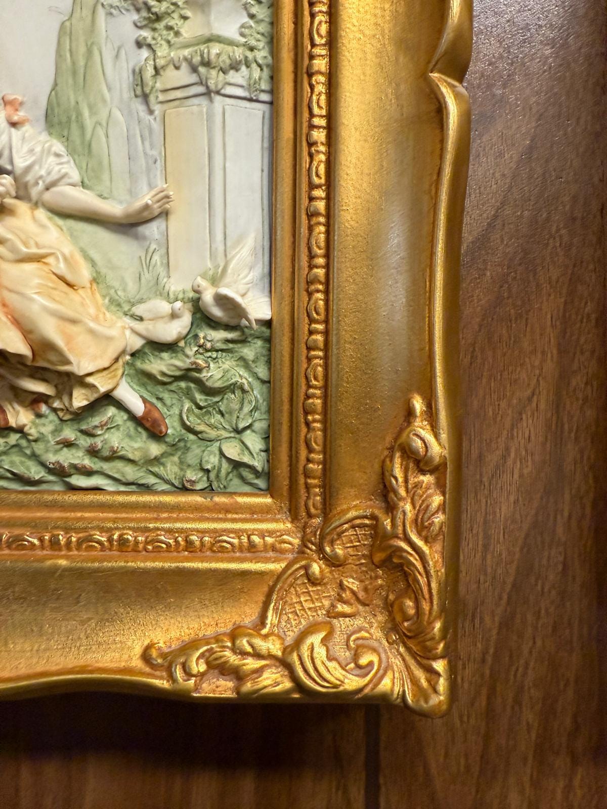 Pair of Vintage Gold Wood Ornate 3D Wall Art Romantic Couple Scenes Hand Painted Chalkware Panels Victorian Decoration Elegant Artworking
