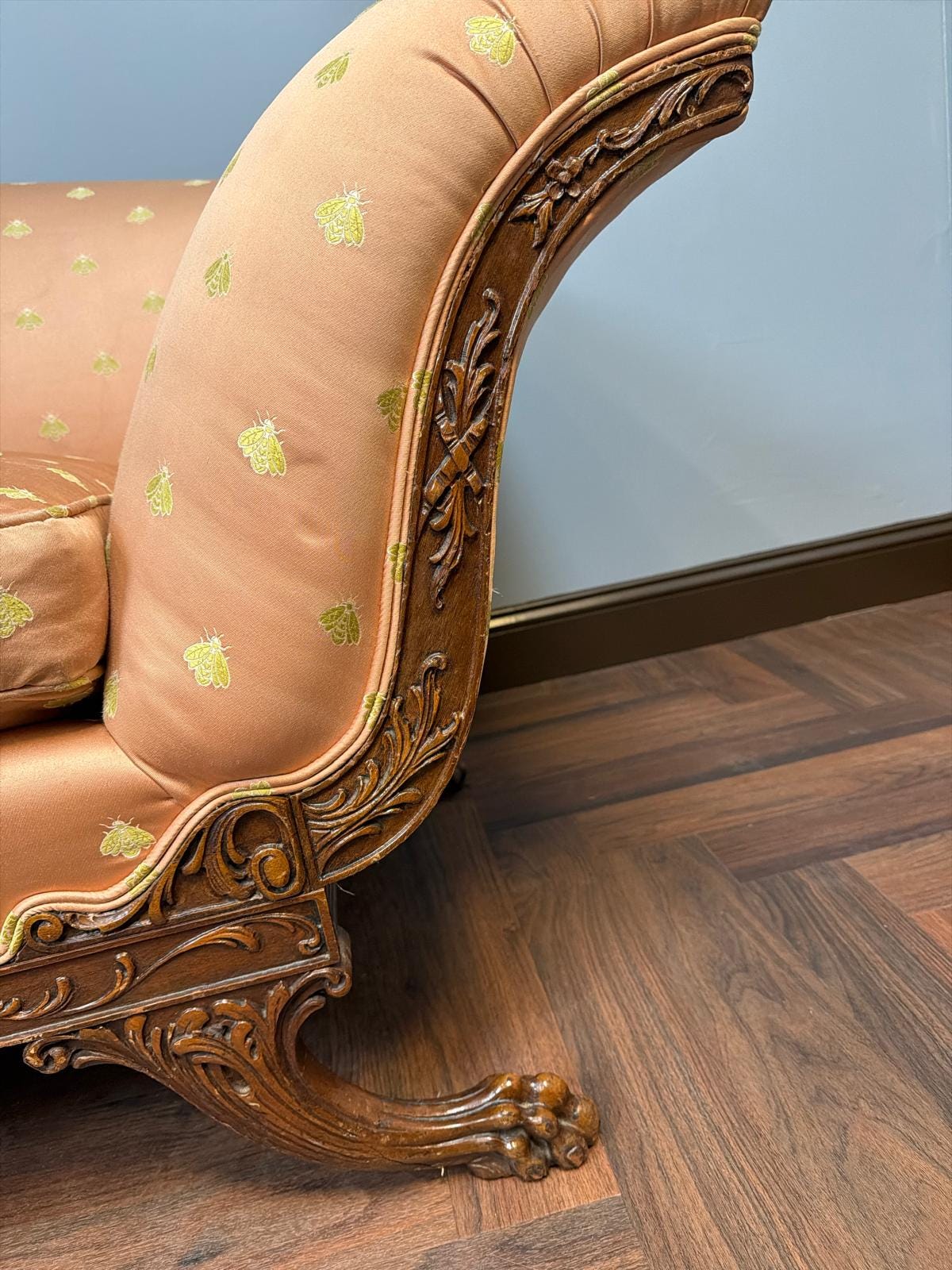Antique Carved Wood Loveseat Silk Fabric Sofa French Style Peach Upholstery Gilded Motif Curved Back Vintage Settee Luxurious Furniture