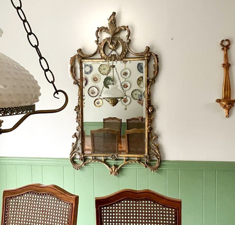 Baroque Style Gold Wall Mirror Rococo Design French Antique Style Scroll Leaf Motif Heavy Ornate Frame Entryway Accent Vintage Decoration