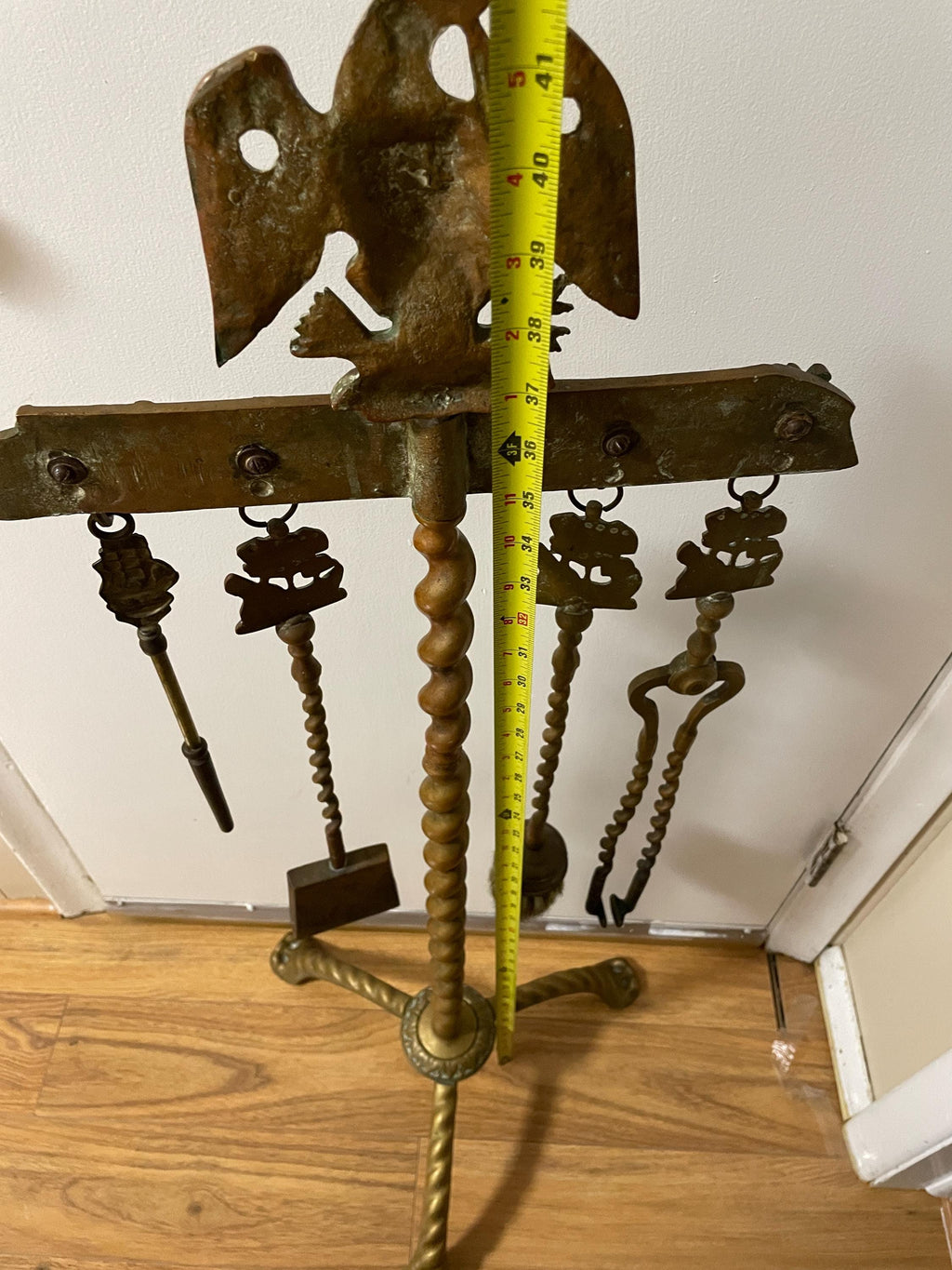 Antique Brass Rare Fireplace Tool Set Eagle Motif Decorative Hearth Accessory Brass Fireplace Tool Set with Eagle Motif and Twisted Stand