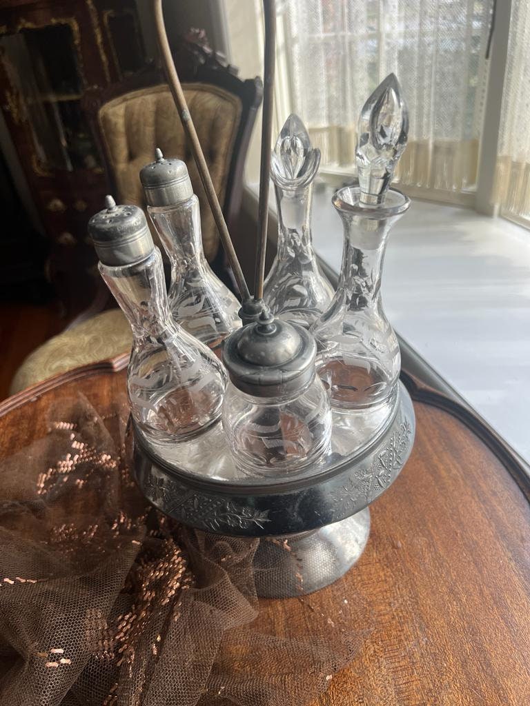 Victorian Silverplate Cruet Set Glass Bottles Etched Floral Design Vintage Condiment Holder Pedestal Stand Elegant Tabletop Decoration