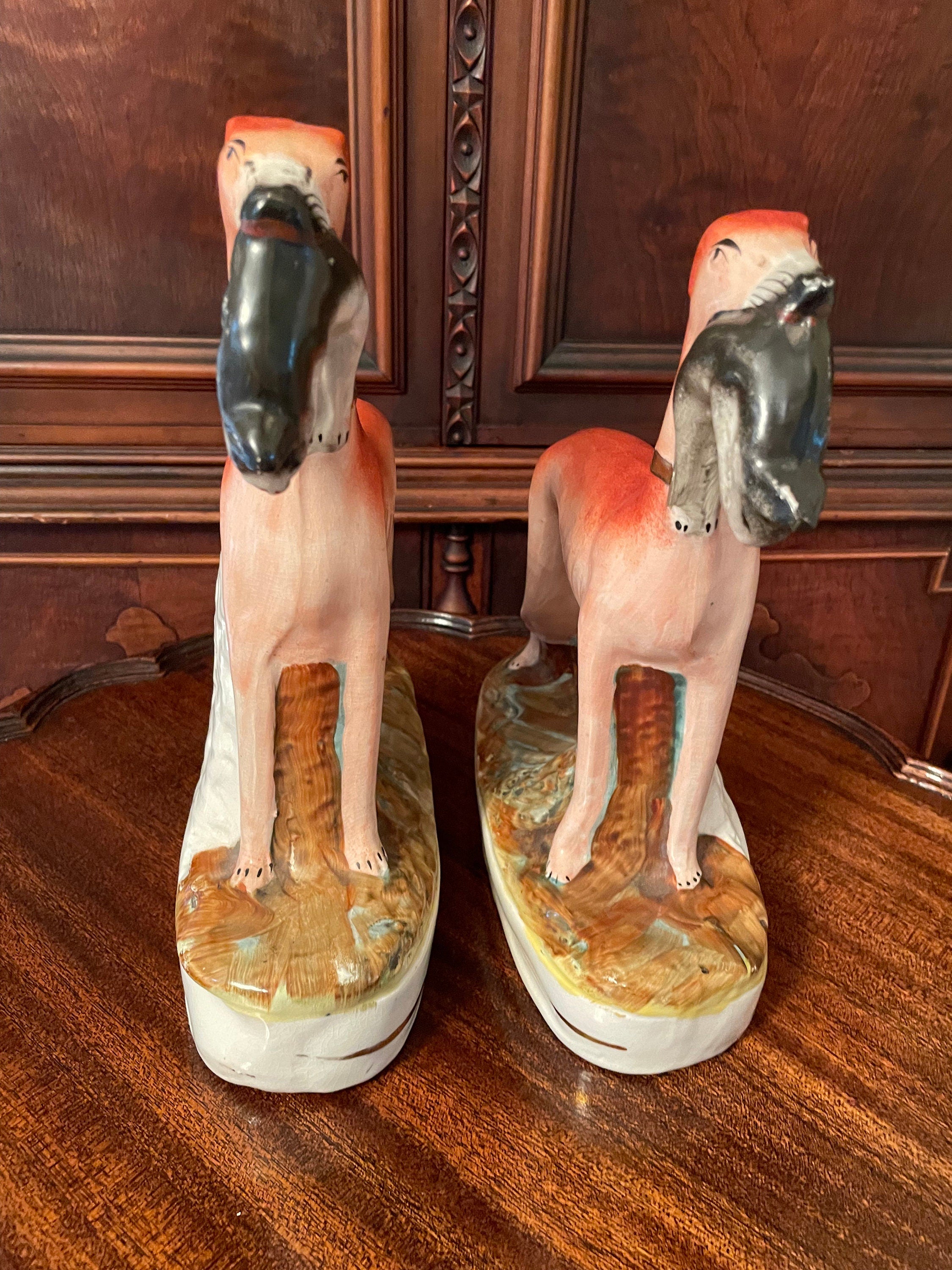 Vintage Staffordshire Style Greyhound Rabbit Statue Pair Ceramic Hunting Scene Figurine Home Decoration Hand Painted Collectible Display