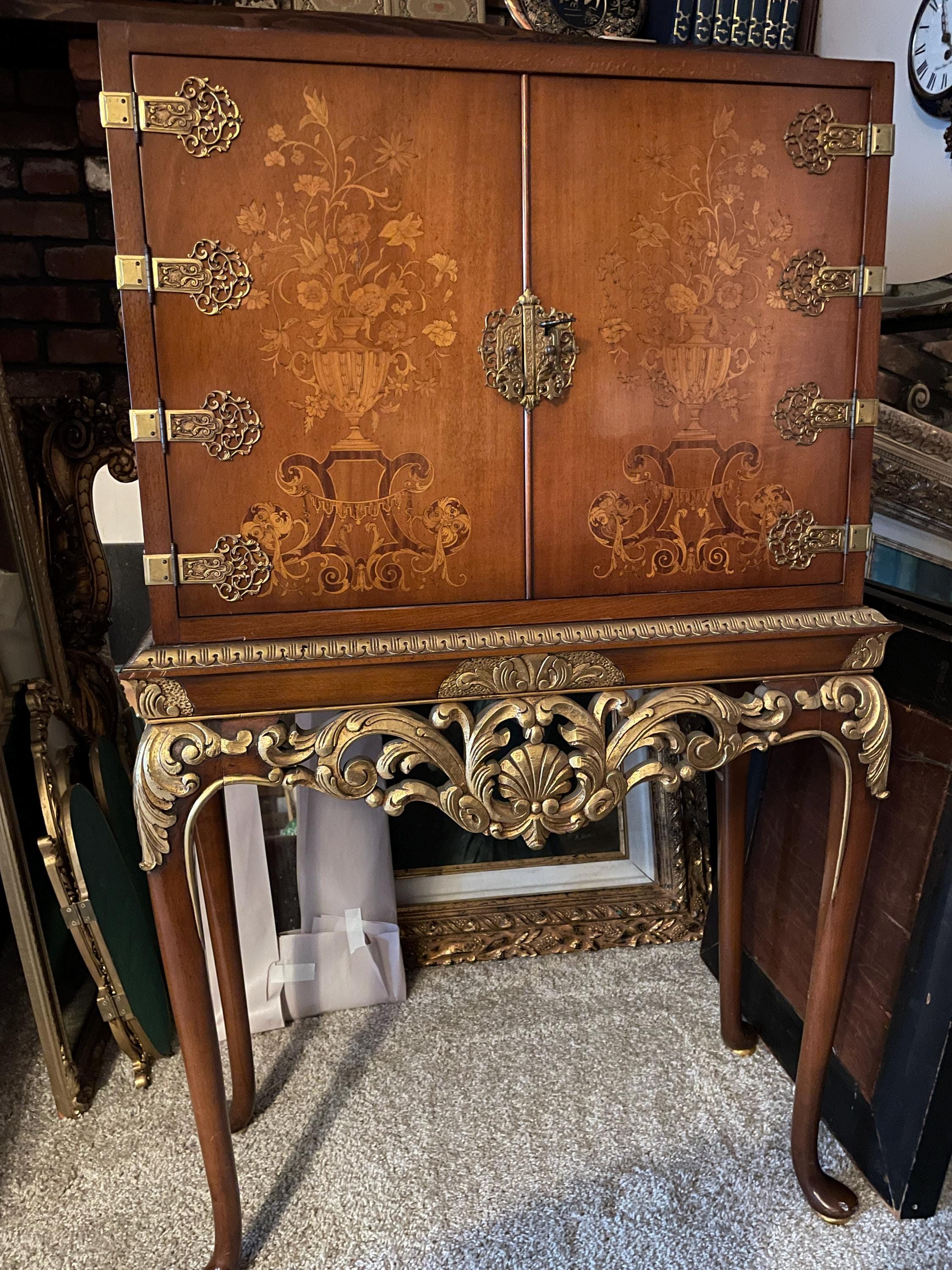 Vintage Brass Hinges French Style Accent Cabinet Floral Inlay Cabinet on Ornate Gold Gilded Table  Drink Cabinet Home Decoration Furniture