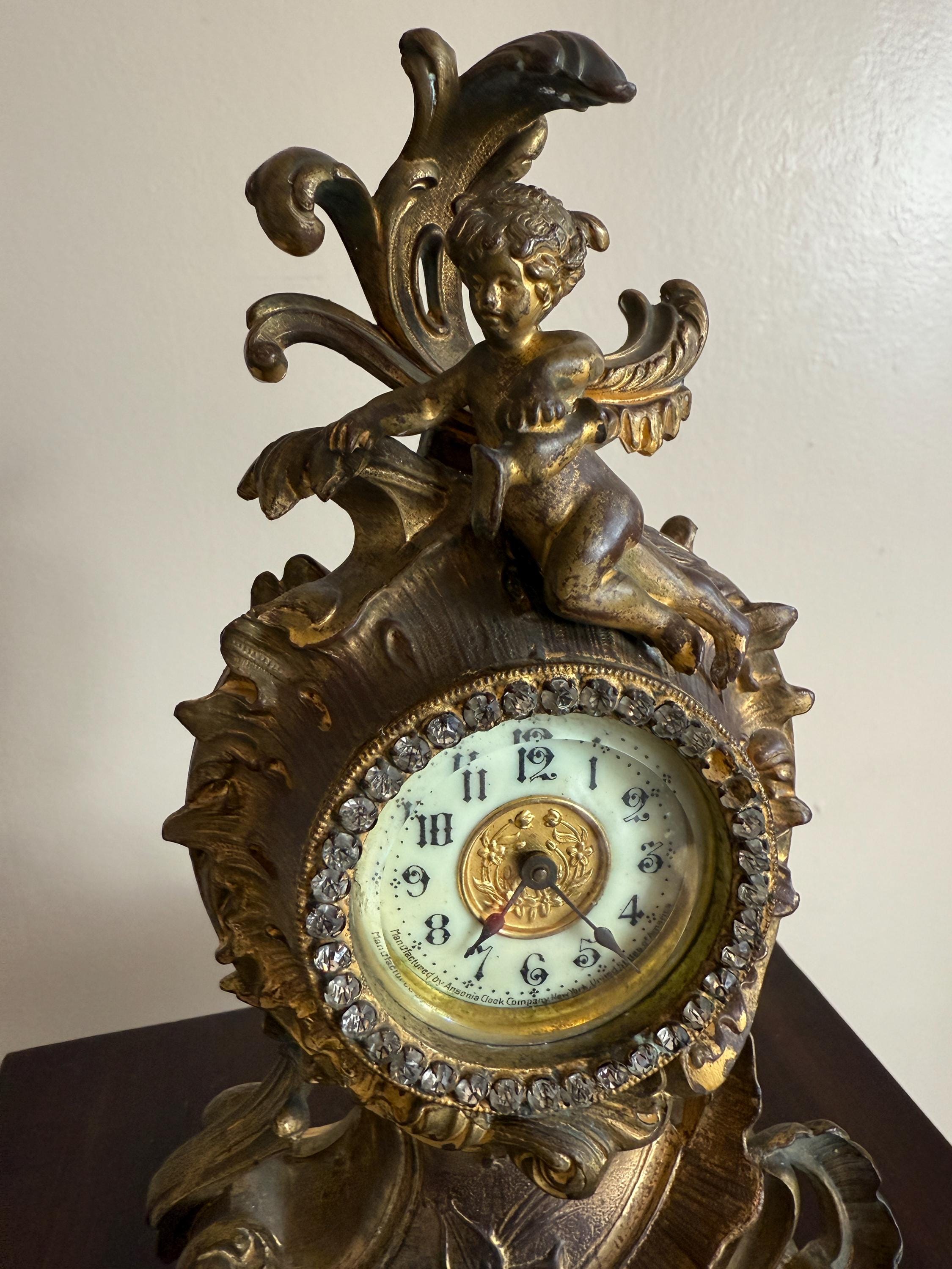 Vintage Cherub Table Clock Gilded Brass Frame Antique French Design Decorative Mantel Timepiece Crystal Accents Elegant Classic Home Decor