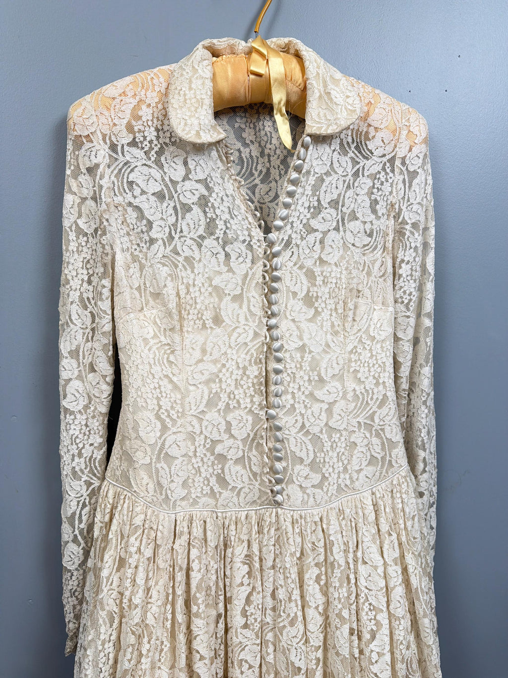 Antique Edwardian Lace Wedding Dress – High Neck Long Sleeve Bridal Gown (c.1910–1925)