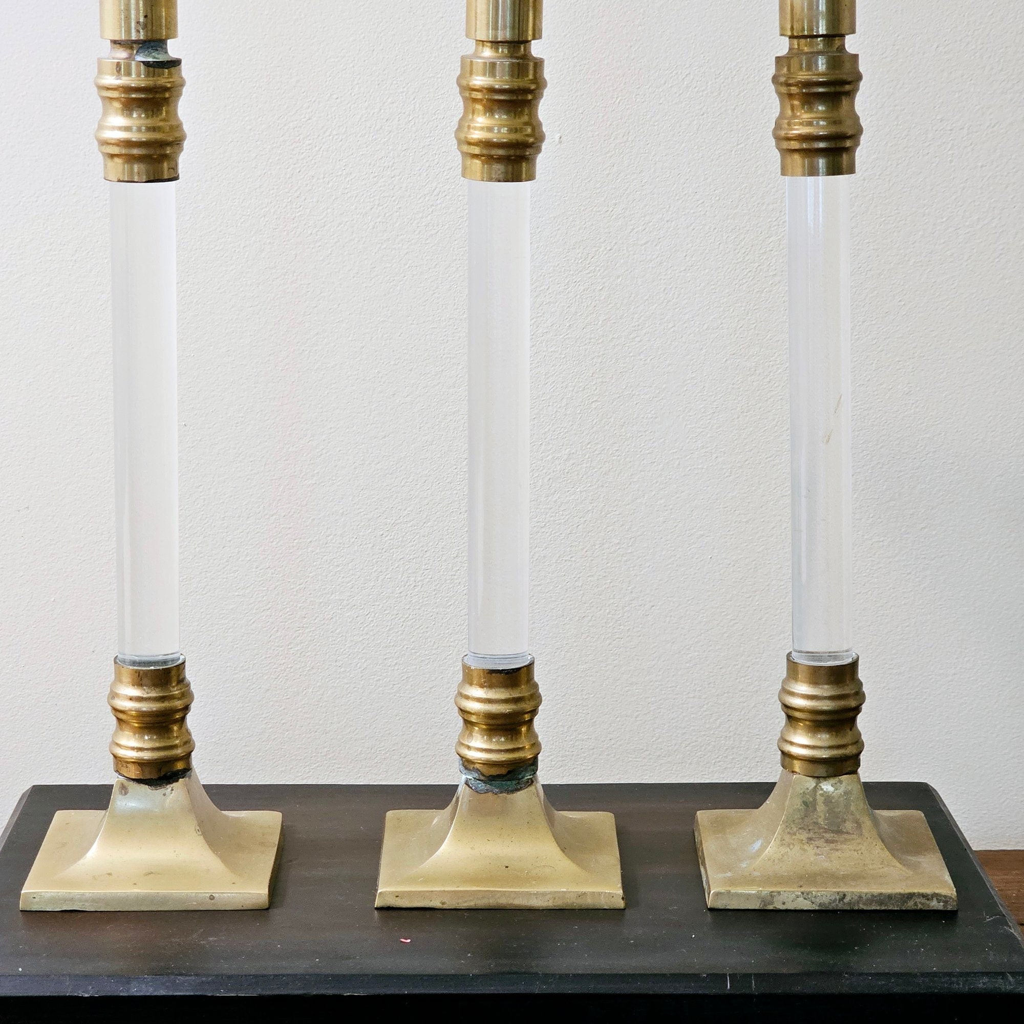 Mid Century Lucite Brass Candlestick Trio Hollywood Regency Taper Holder Clear Column Base Elegant Table Centerpiece Vintage Home Decoration