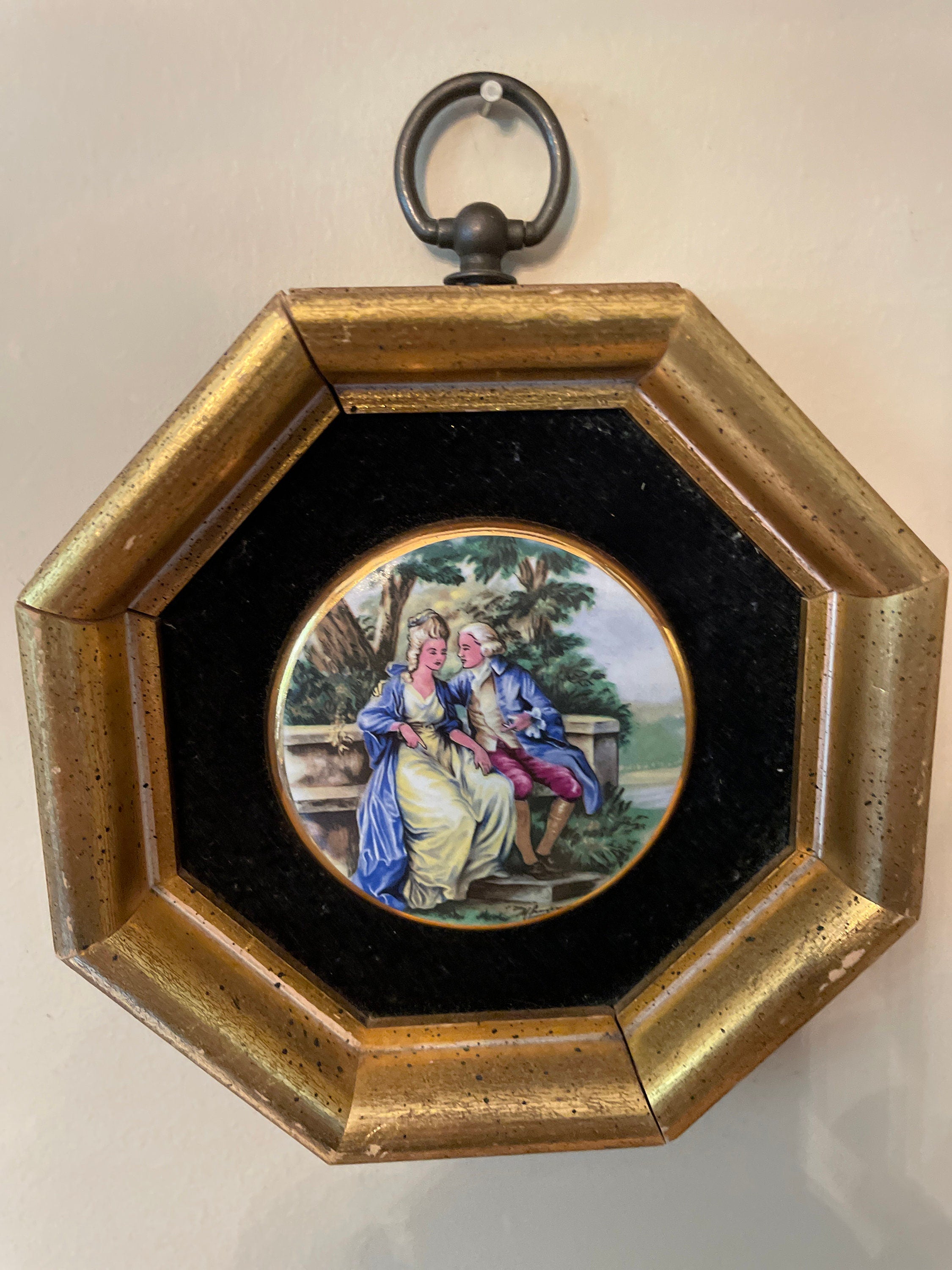 Vintage French Style Miniature Porcelain Wall Plaques Romantic Couple Art Gold Octagon Frame Rococo Home Accent Collectible Decoration