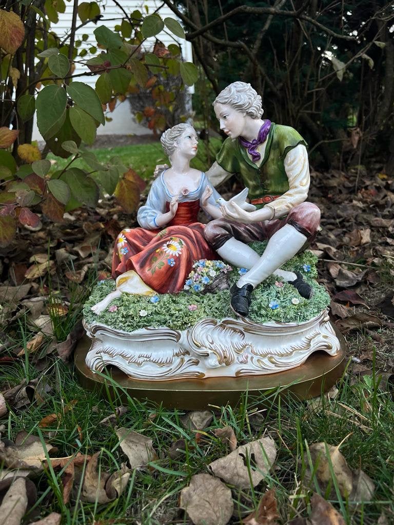 Romantic Porcelain Couple Figurine Victorian Style Hand Painted Colorful Sculpture French Rococo Lovers Statue Decorative Collectible