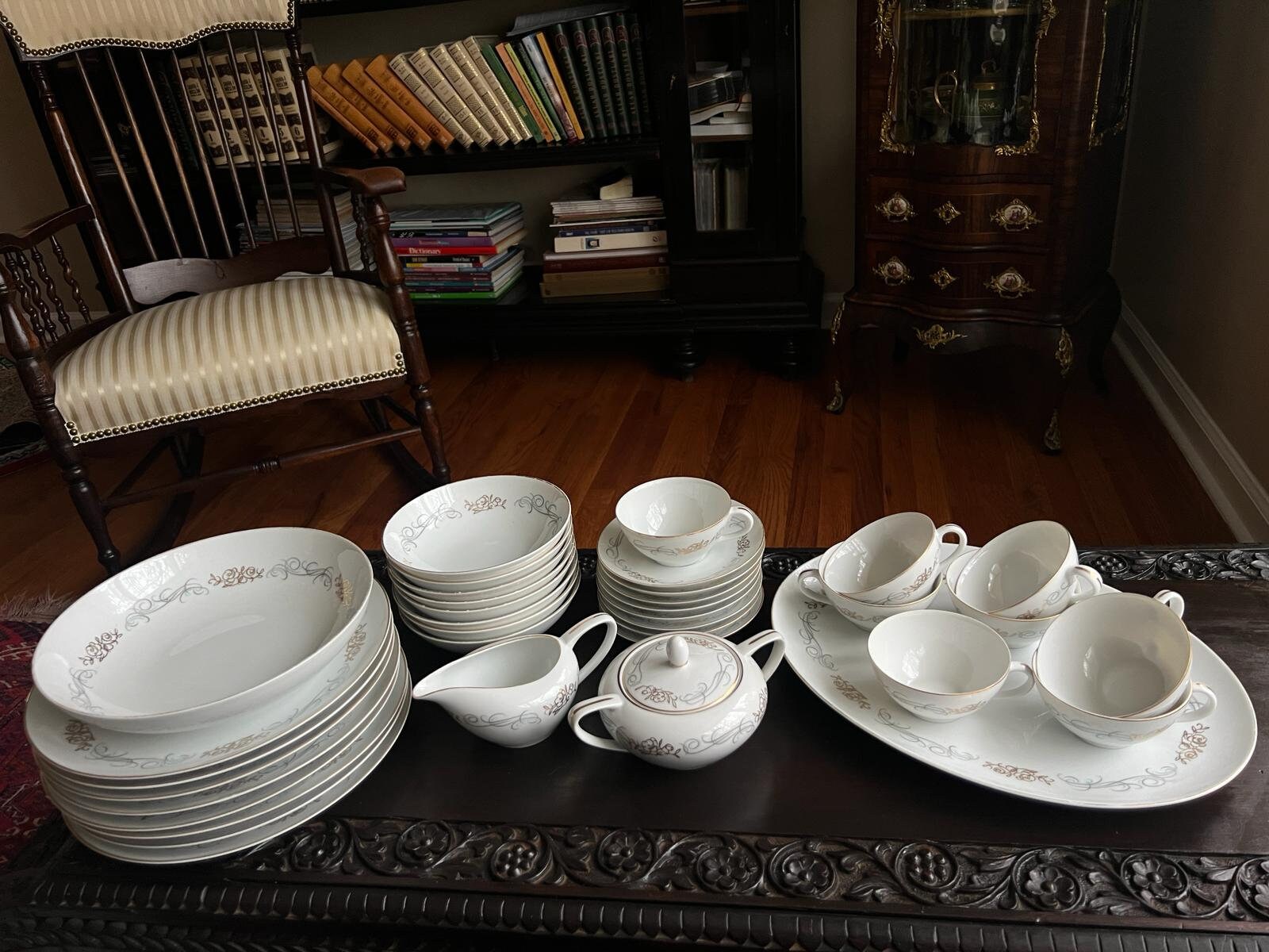 Vintage Wentworth Fine China Golden Scroll Dinnerware Set Elegant Floral Pattern Fine Porcelain Service Tea Soup Plates Cups Bowls Tray