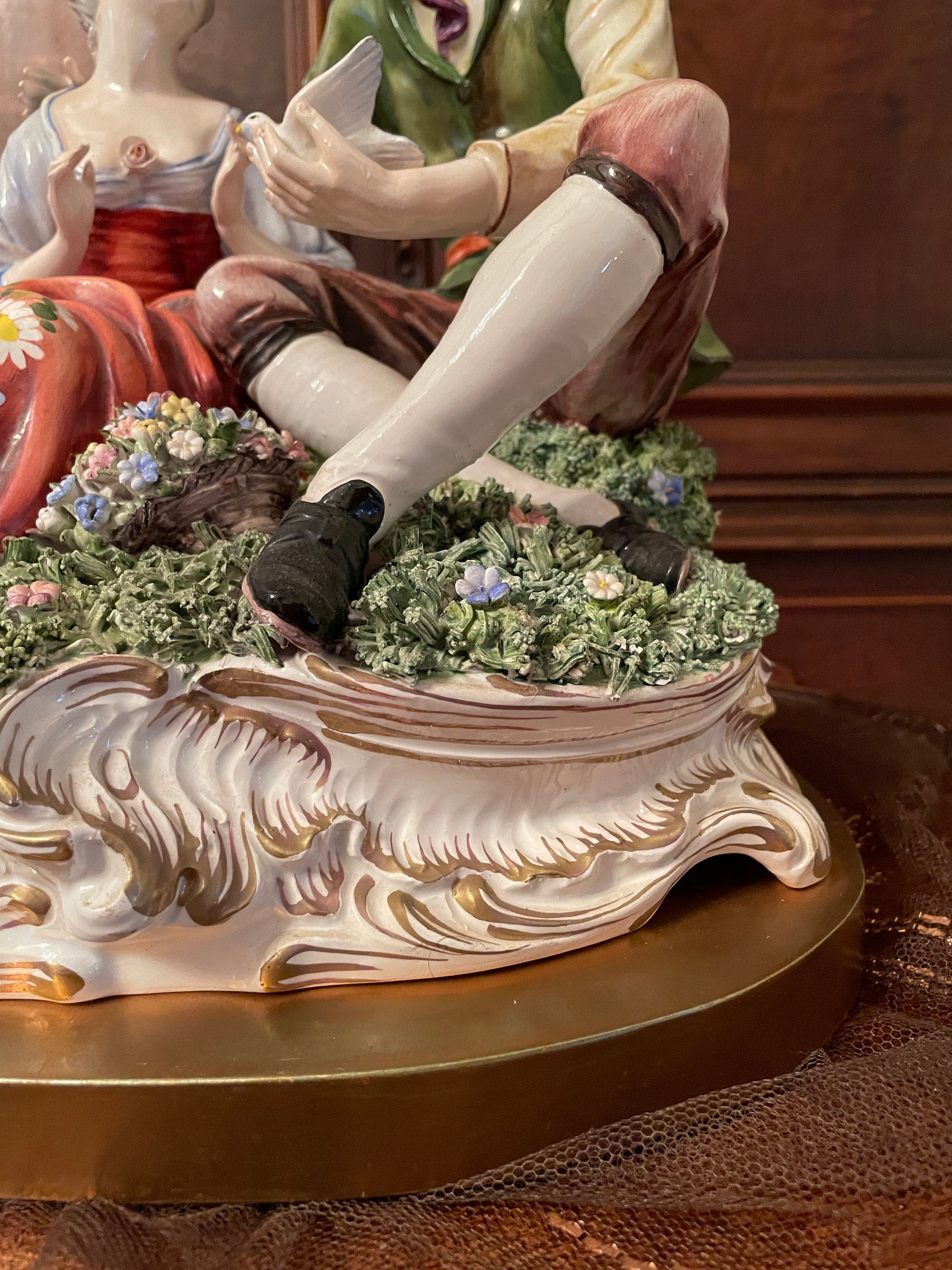 Romantic Porcelain Couple Figurine Victorian Style Hand Painted Colorful Sculpture French Rococo Lovers Statue Decorative Collectible