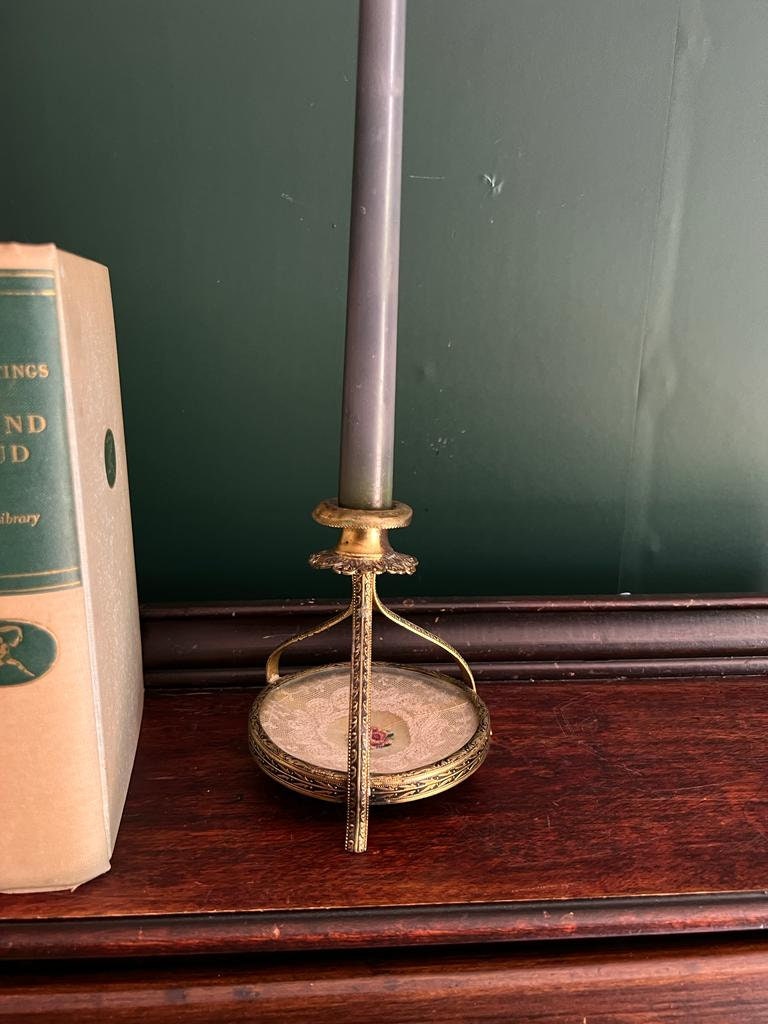 Vintage Brass Candle Holder Romantic Taper Stick Lace Base Gilded Baroque Metal Floral French Style Shabby Chic Victorian Decoration Elegant