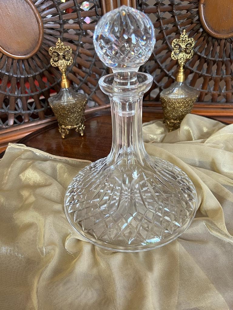 Cut Crystal Glass Decanter Stopper Lid Vintage Elegant Barware Heavy Clear Carafe Home Display Centerpiece Collectible Tableware Chic