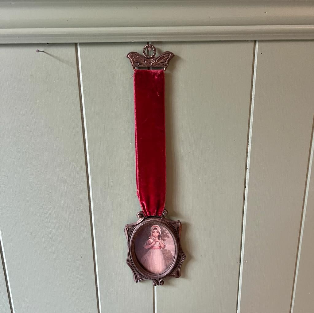 Victorian Style Velvet Ribbon Hanging Medallion Framed Portrait Girl Holding Cat Antique Style Wall Art Romantic Vintage Miniature Decor