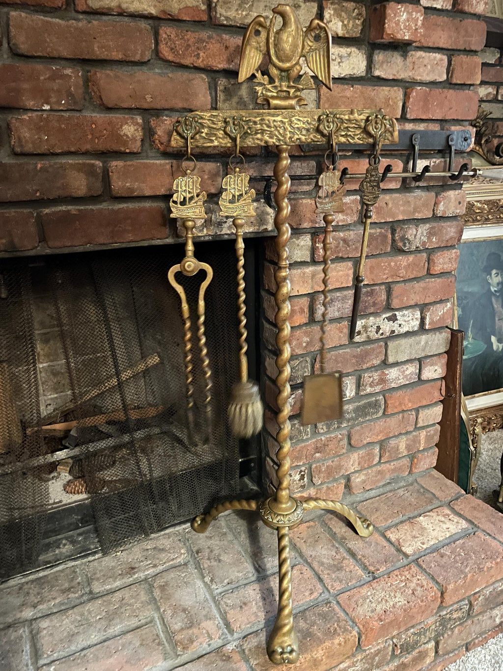 Antique Brass Rare Fireplace Tool Set Eagle Motif Decorative Hearth Accessory Brass Fireplace Tool Set with Eagle Motif and Twisted Stand