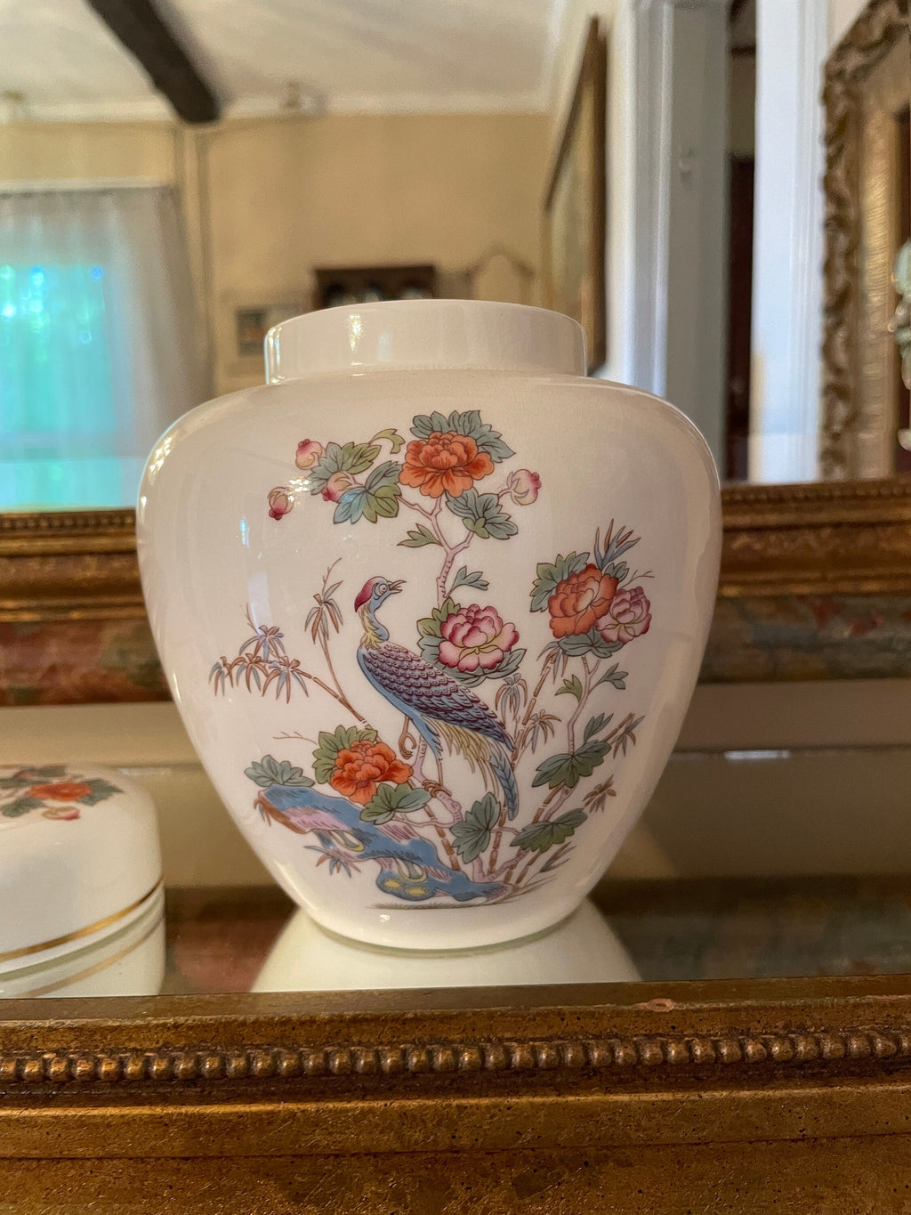 Vintage Wedgewood Floral Design Small Vase with Lid.Made in England.5.8"5"