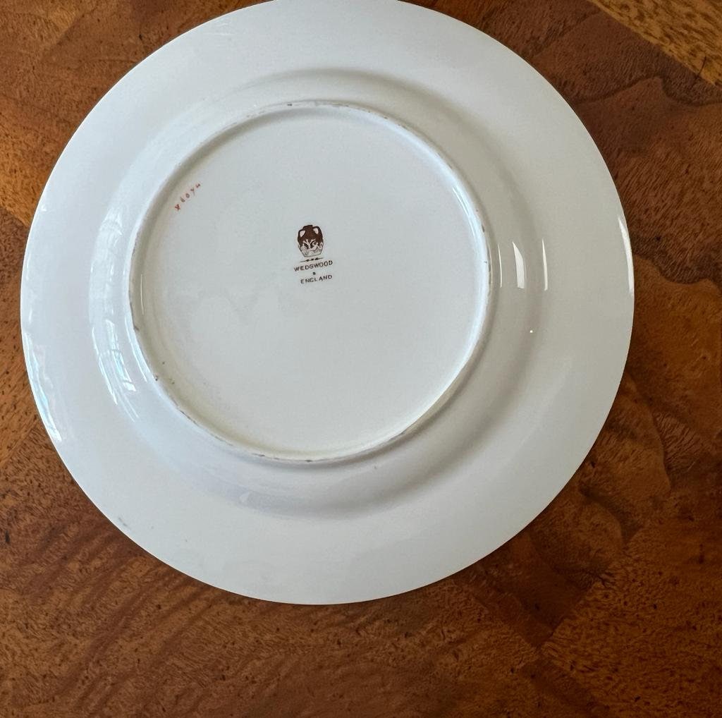 Vintage Wedgwood England Fine China Dinner Plates Set of 12 Featuring Pink Rose Garland Pattern Elegant Gold Trim Classic Floral Design