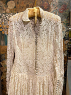 Antique Edwardian Lace Wedding Dress – High Neck Long Sleeve Bridal Gown (c.1910–1925)