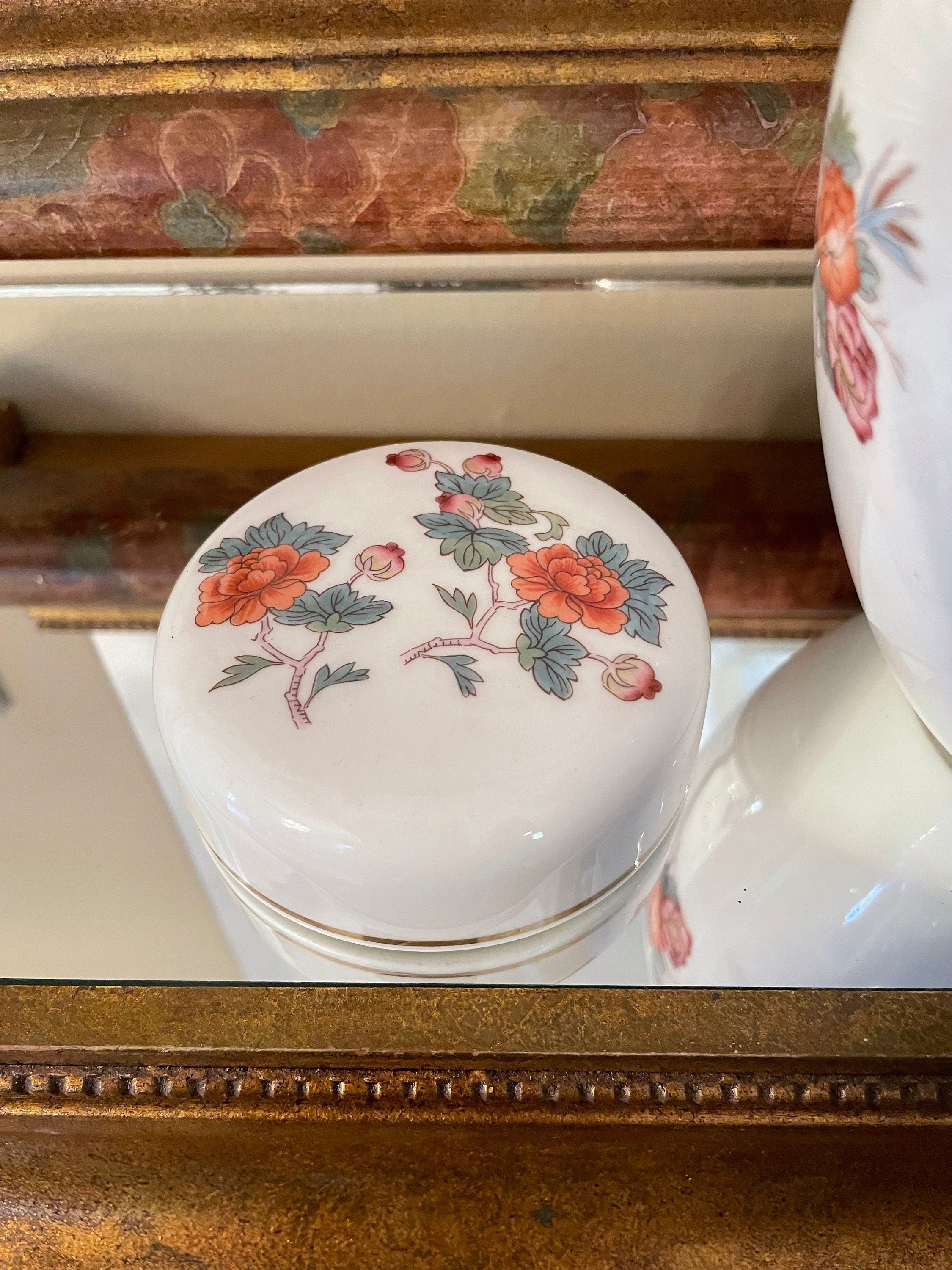 Vintage Wedgewood Floral Design Small Vase with Lid.Made in England.5.8"5"