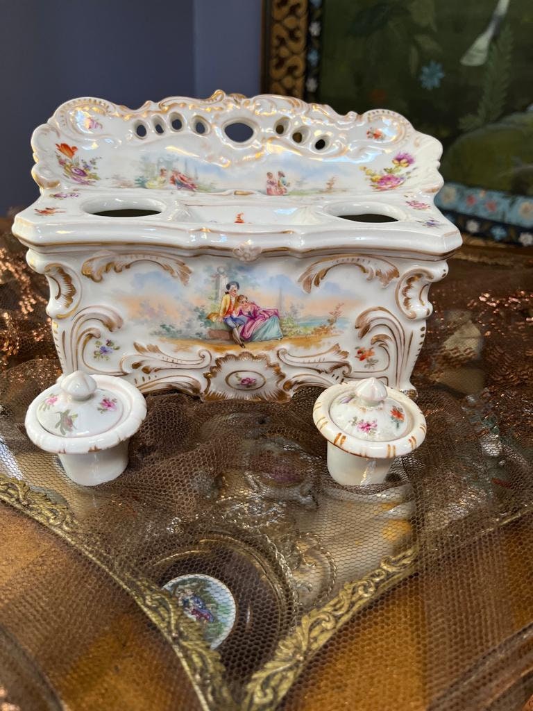 Romantic Rococo Porcelain Inkstand Pastoral Scene Gold Trimmed Antique Desk Decoration Floral Detail Hand Painted Desktop Collectible