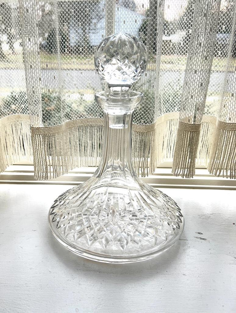 Cut Crystal Glass Decanter Stopper Lid Vintage Elegant Barware Heavy Clear Carafe Home Display Centerpiece Collectible Tableware Chic