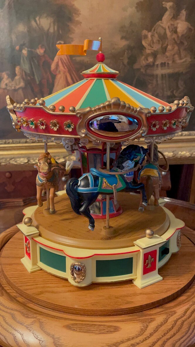 Mr.Christmas Holiday Mary GO Around Collectible Village Square Carousel 11"9"