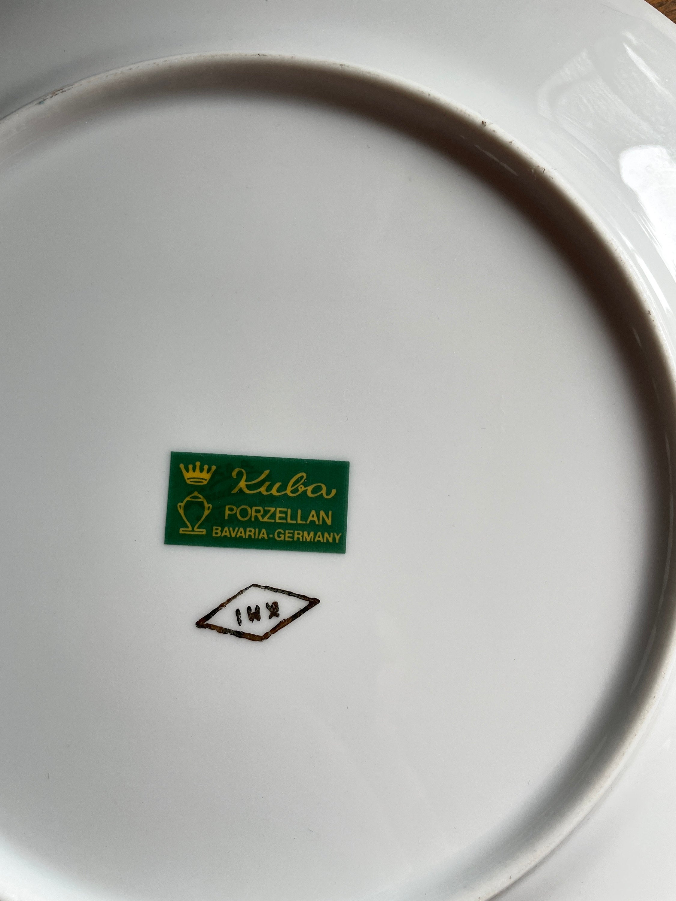 Vintage Bavaria Gold Rimmed Decorative Collectible  Wall Plate.Made In Germany.10"