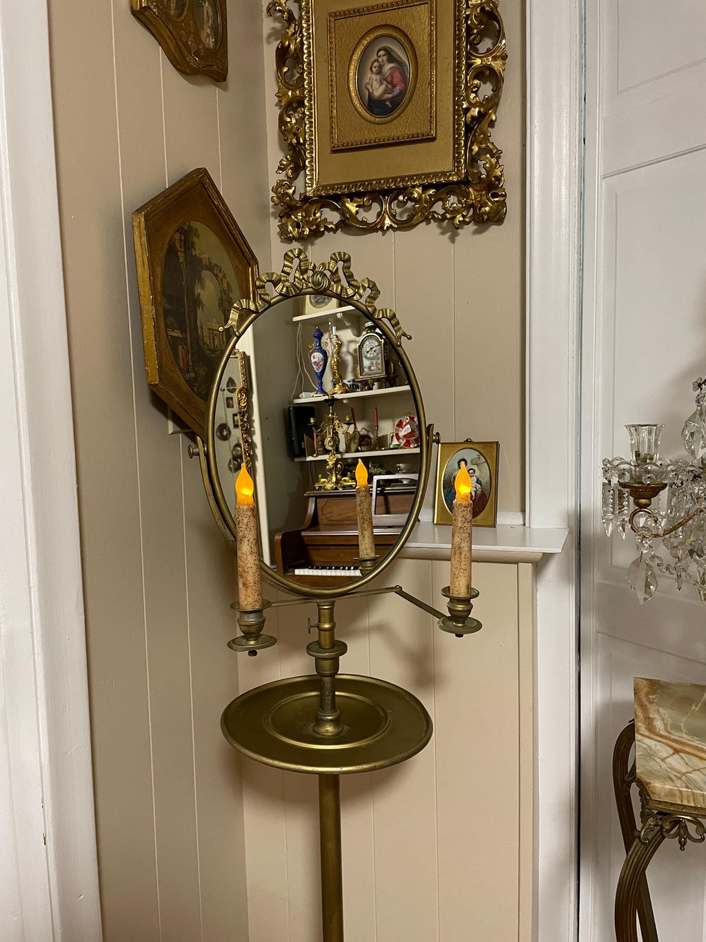 Antique Brass Standing Vanity Mirror Electric Candelabra Floor Lamp Victorian Boudoir Light Fixture Oval Mirror Candle Holder Light Decor