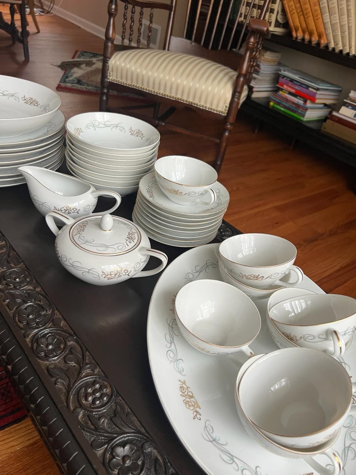 Vintage Wentworth Fine China Golden Scroll Dinnerware Set Elegant Floral Pattern Fine Porcelain Service Tea Soup Plates Cups Bowls Tray