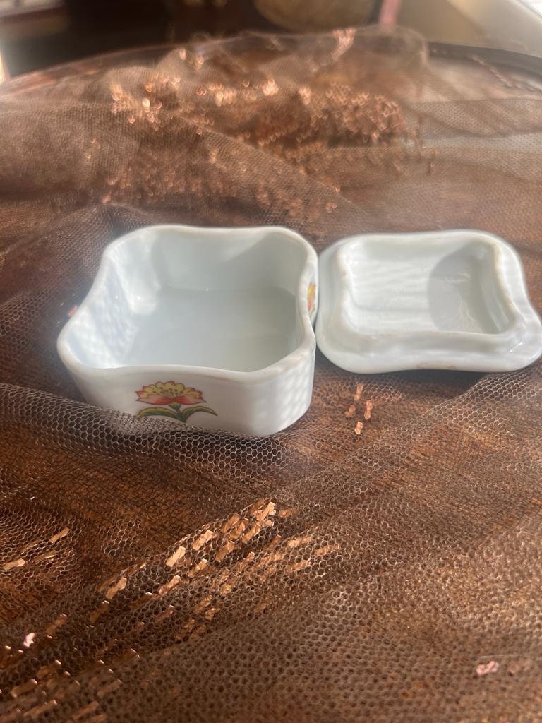 Vintage Prestige Porcelain Strawberry Butterfly Motif Cachepot Dish Box Trio Decorative White Gold Trim Floral Insect Garden Inspired