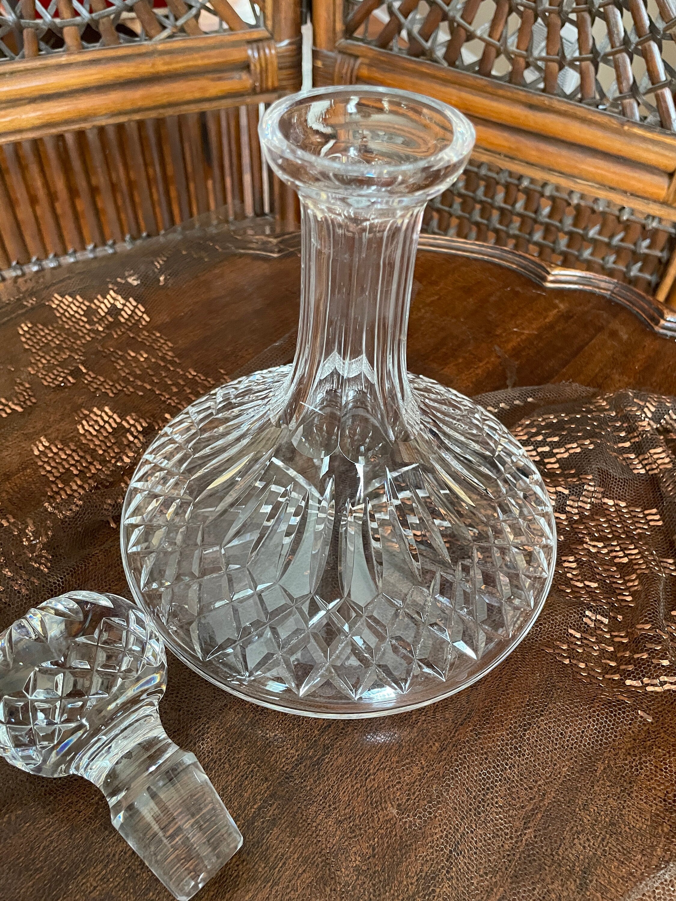 Cut Crystal Glass Decanter Stopper Lid Vintage Elegant Barware Heavy Clear Carafe Home Display Centerpiece Collectible Tableware Chic
