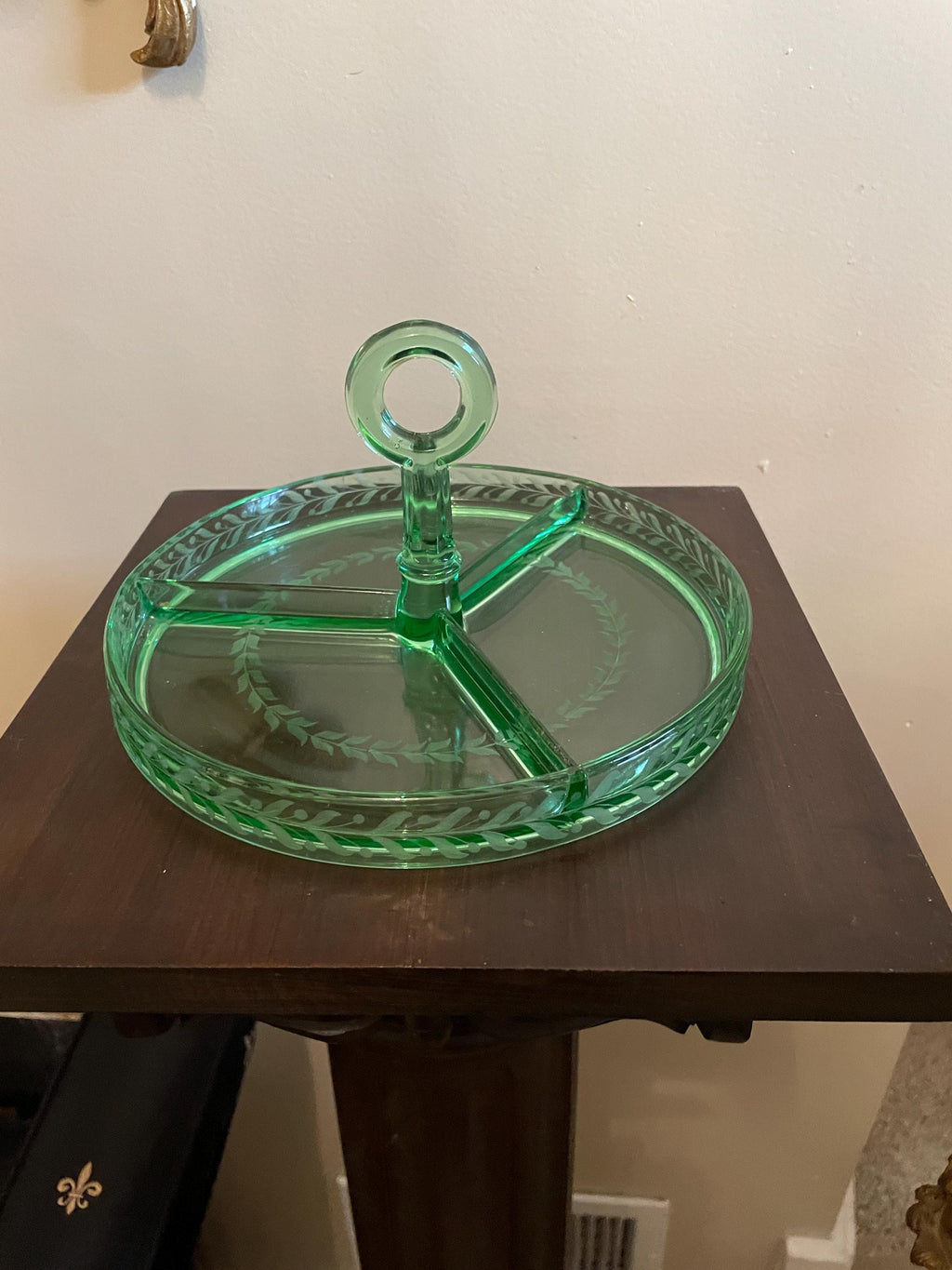 Vintage Green Glass Divided Serving Tray Elegant Round Centerpiece Handle Design Etched Laurel Pattern Entertaining Tableware Serving Dish