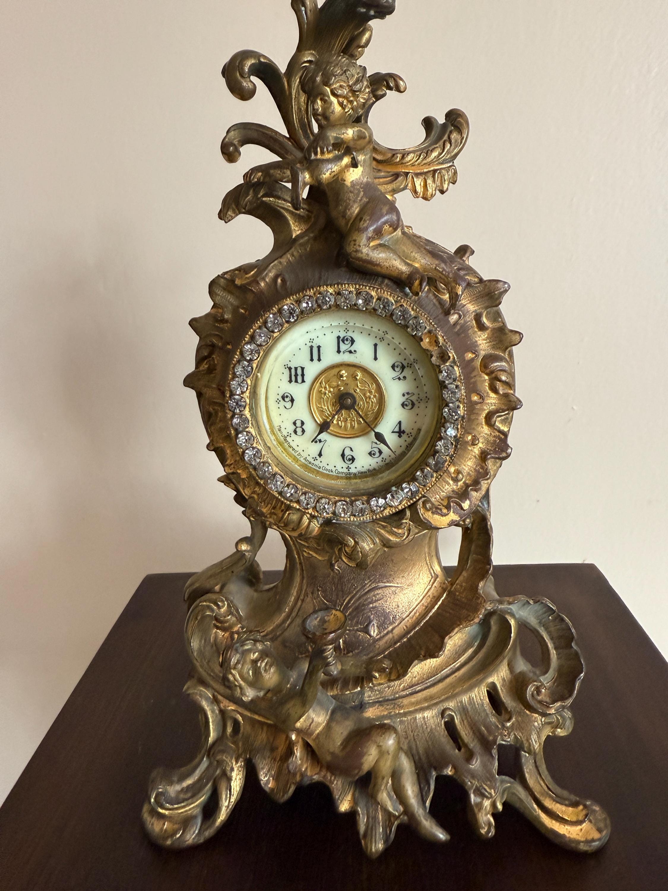 Vintage Cherub Table Clock Gilded Brass Frame Antique French Design Decorative Mantel Timepiece Crystal Accents Elegant Classic Home Decor