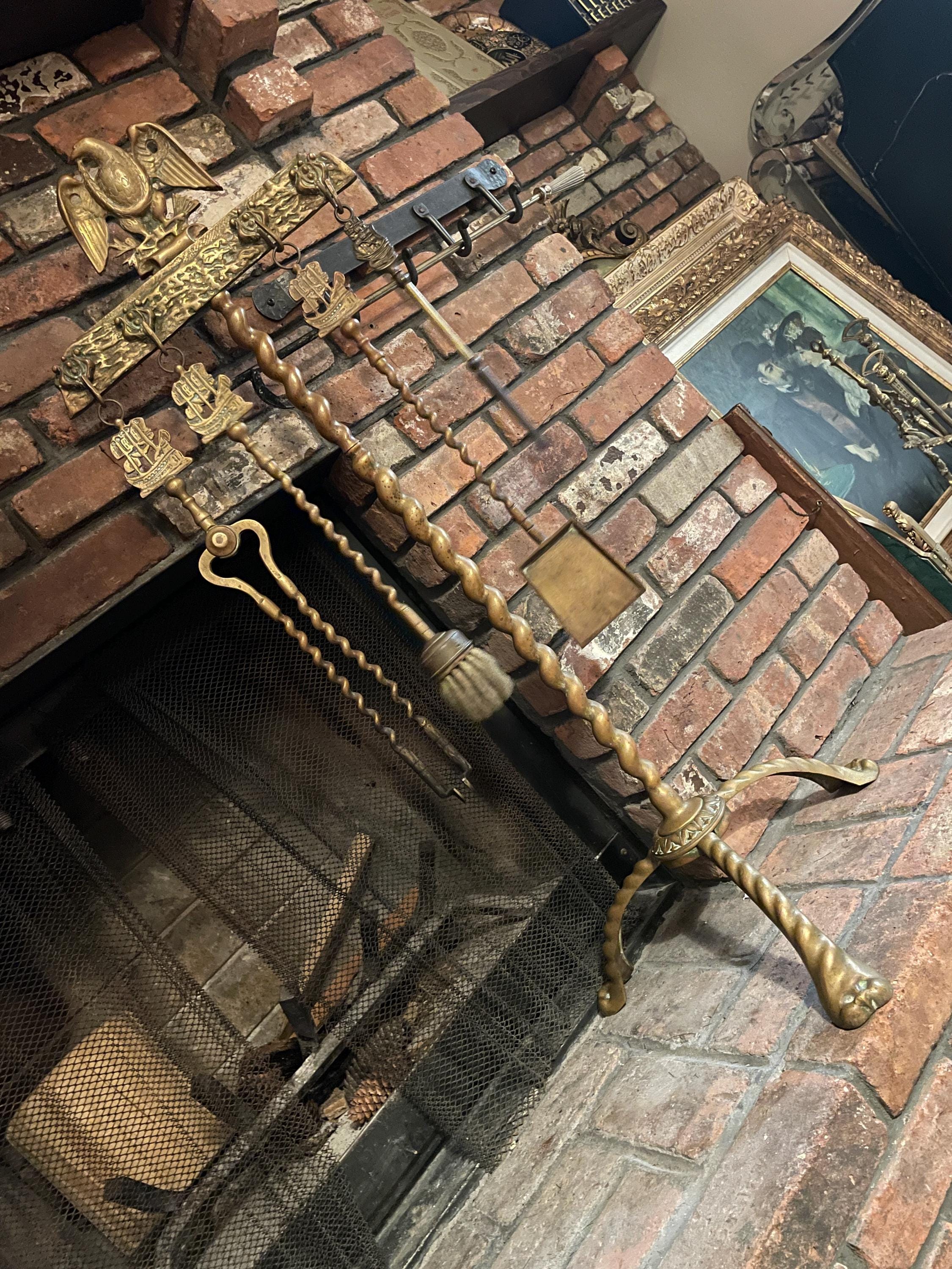 Antique Brass Rare Fireplace Tool Set Eagle Motif Decorative Hearth Accessory Brass Fireplace Tool Set with Eagle Motif and Twisted Stand