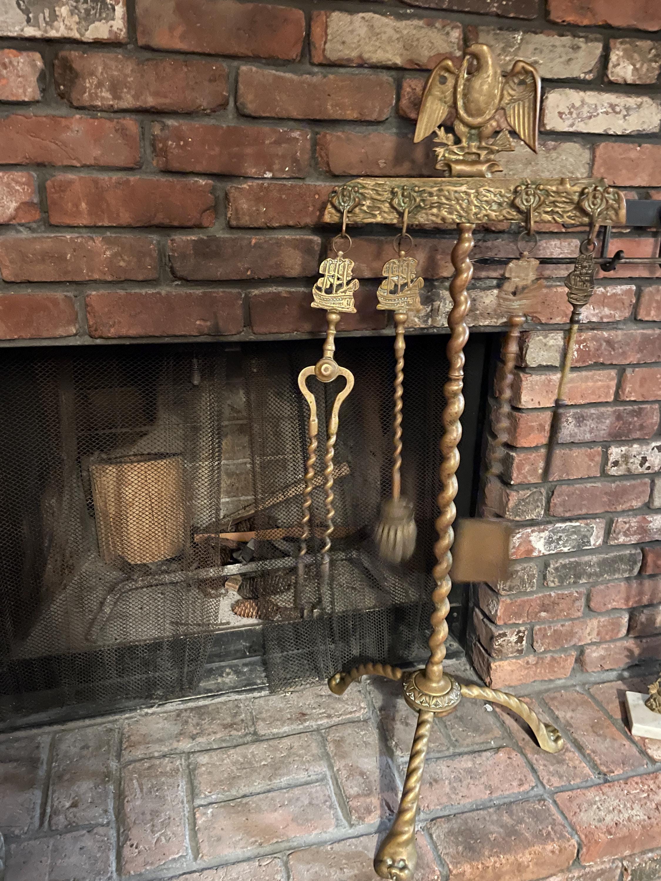 Antique Brass Rare Fireplace Tool Set Eagle Motif Decorative Hearth Accessory Brass Fireplace Tool Set with Eagle Motif and Twisted Stand