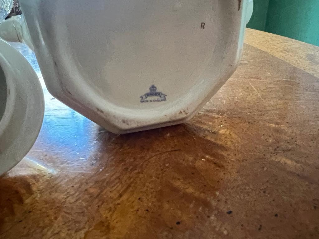 Vintage Porcelain Sadler Collectible  Teapot.Queen Elizabeth And Duke Of Wellington.