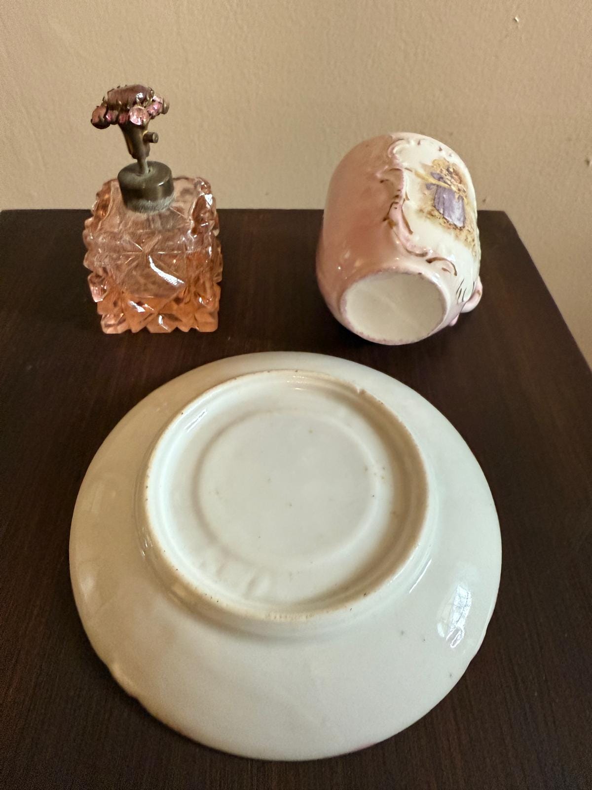 Antique Cup & Saucer Pink Glass Matching Perfume Bottle Hand-Painted Figure Porcelain Romantic Shelf Display Collectible cup saucer Bottle