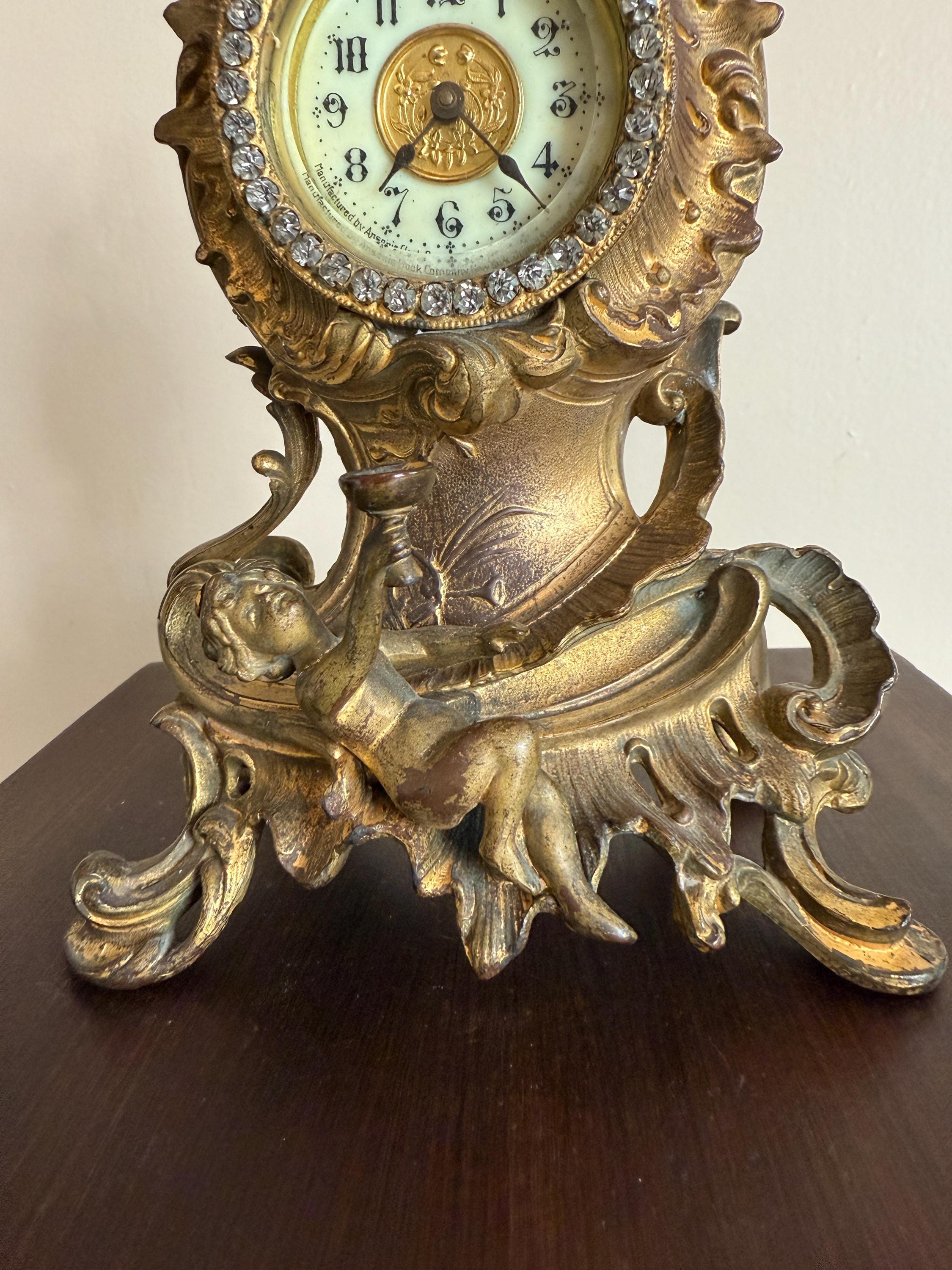 Vintage Cherub Table Clock Gilded Brass Frame Antique French Design Decorative Mantel Timepiece Crystal Accents Elegant Classic Home Decor