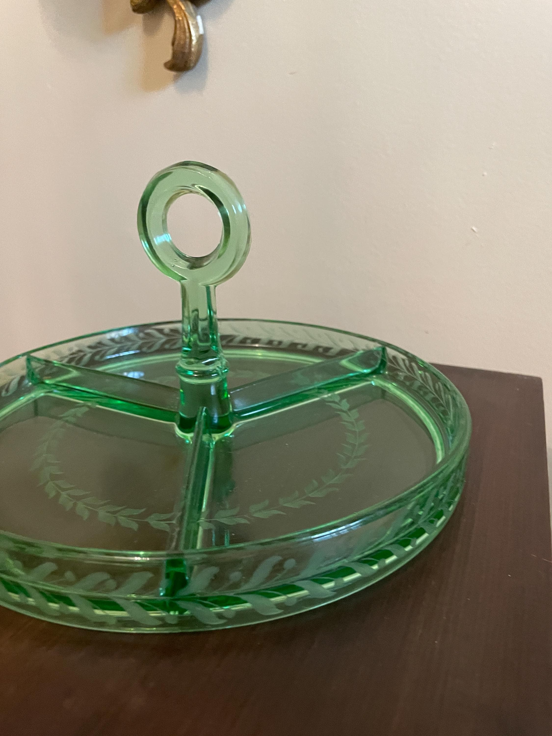 Vintage Green Glass Divided Serving Tray Elegant Round Centerpiece Handle Design Etched Laurel Pattern Entertaining Tableware Serving Dish
