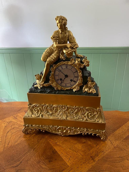 Antique French Early 19th Century Gilded Bronze Mantel Clock Antique Victorian Sculpture Ornate Floral Motifs Luxurious Bronze Mantel Clock