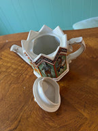 Vintage Porcelain Sadler Collectible  Teapot.Queen Elizabeth And Duke Of Wellington.