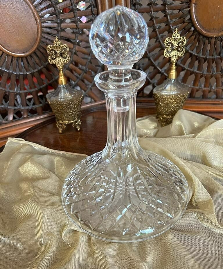 Cut Crystal Glass Decanter Stopper Lid Vintage Elegant Barware Heavy Clear Carafe Home Display Centerpiece Collectible Tableware Chic
