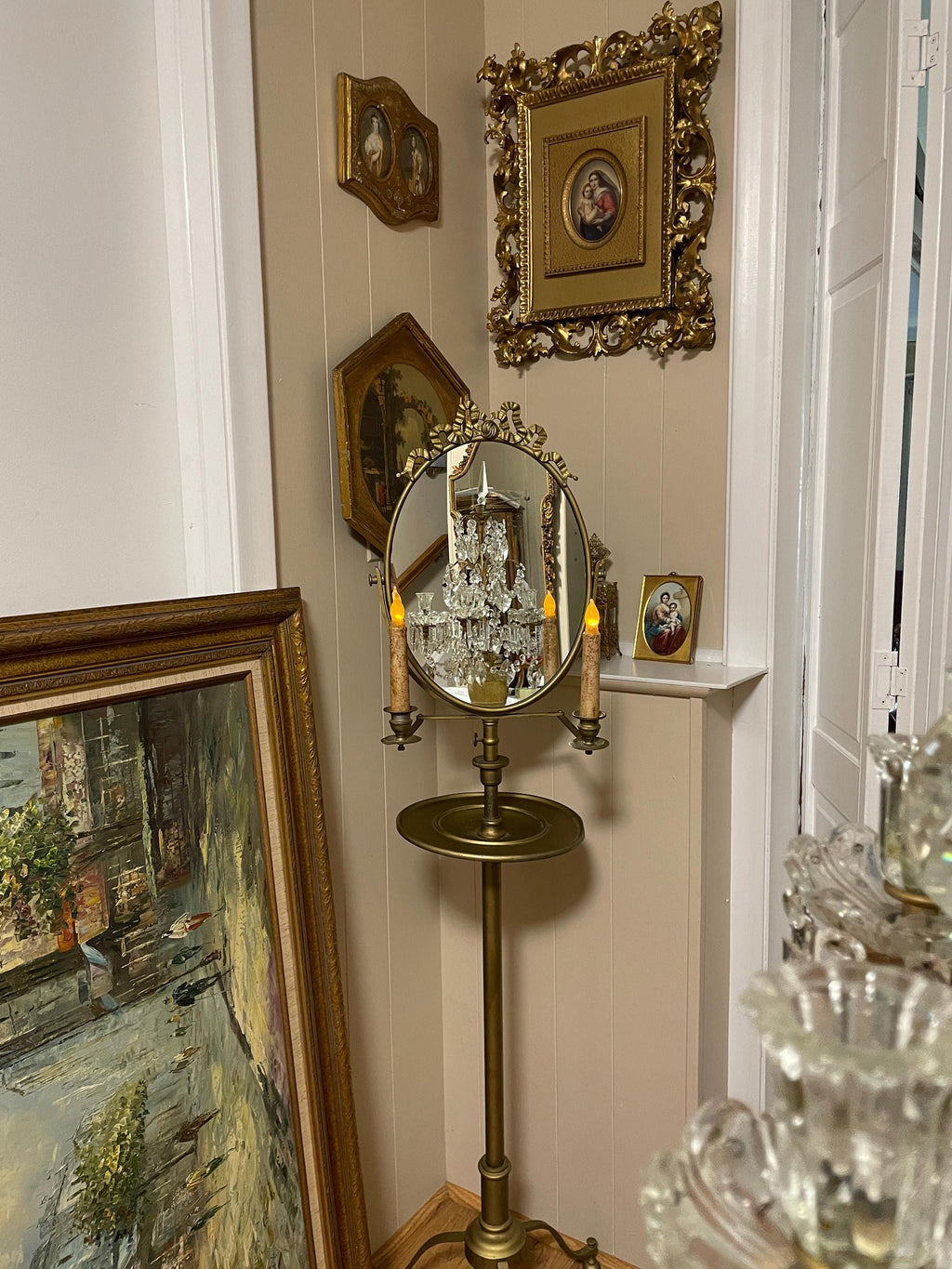 Antique Brass Standing Vanity Mirror Electric Candelabra Floor Lamp Victorian Boudoir Light Fixture Oval Mirror Candle Holder Light Decor