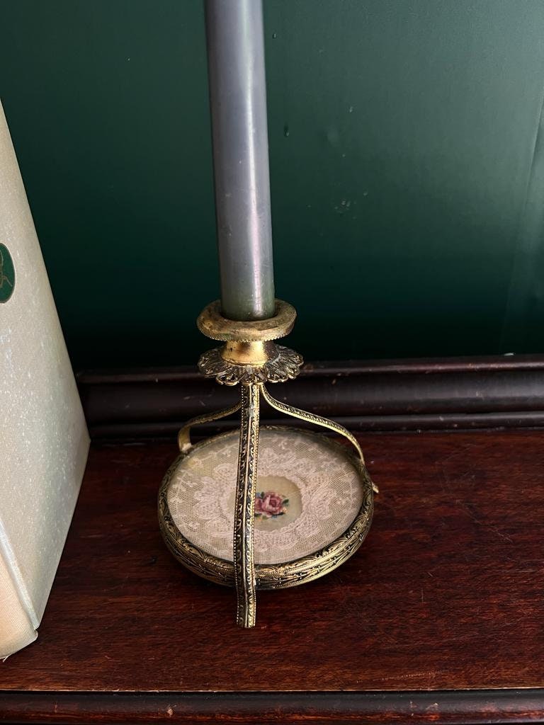 Vintage Brass Candle Holder Romantic Taper Stick Lace Base Gilded Baroque Metal Floral French Style Shabby Chic Victorian Decoration Elegant