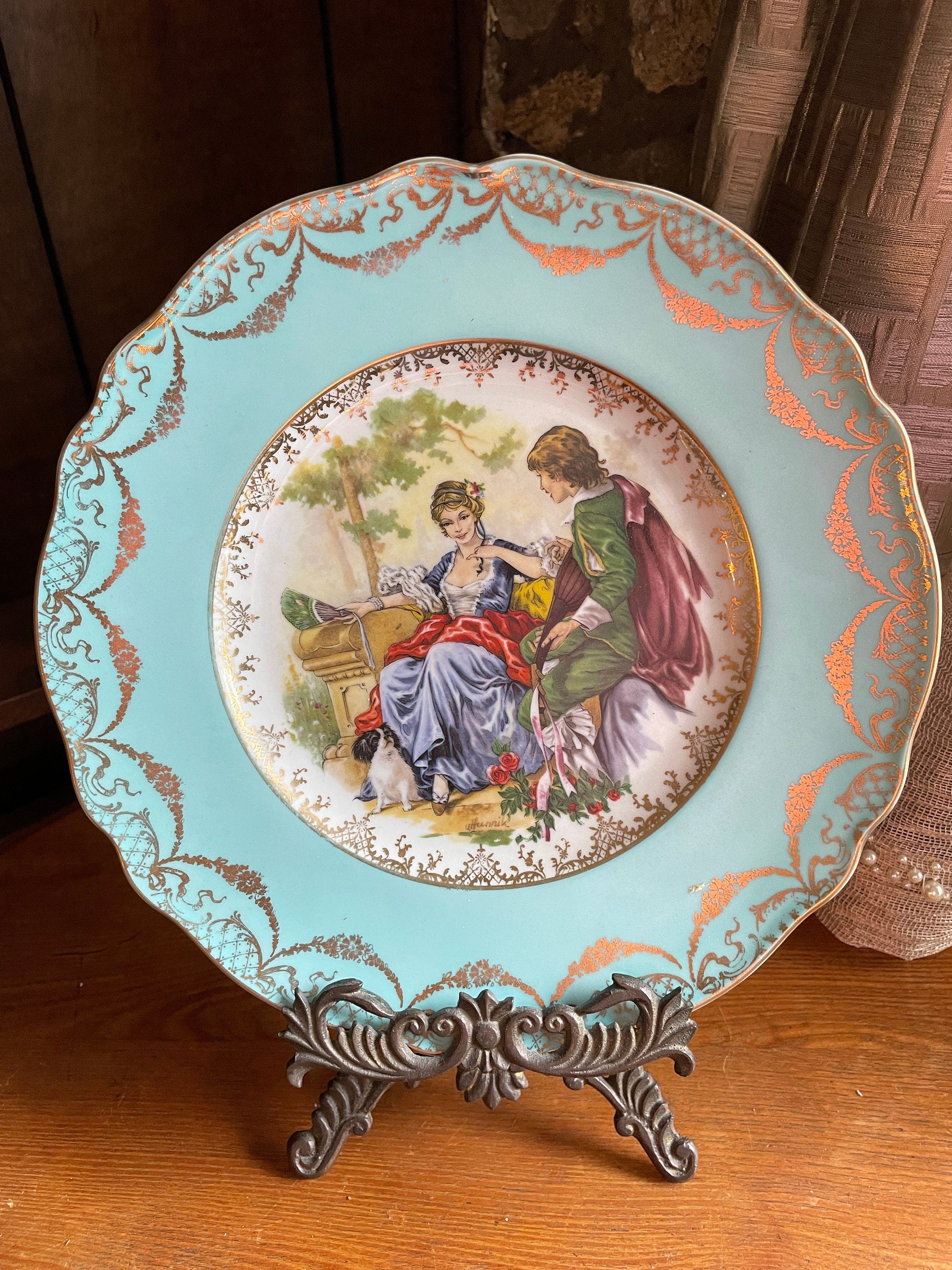Vintage Bavaria Gold Rimmed Decorative Collectible  Wall Plate.Made In Germany.10"