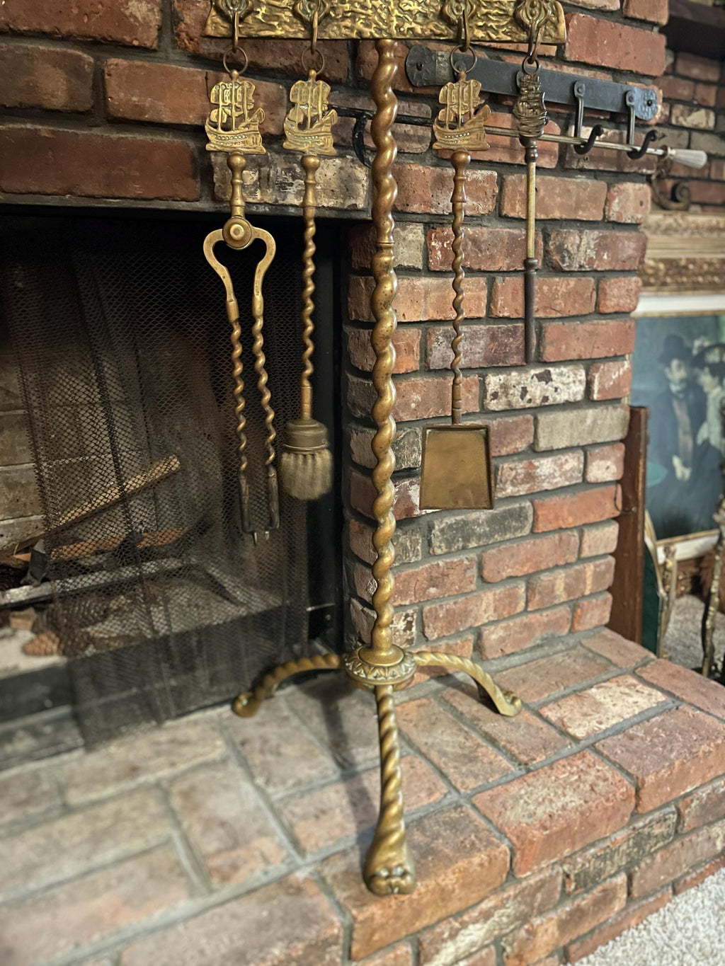 Antique Brass Rare Fireplace Tool Set Eagle Motif Decorative Hearth Accessory Brass Fireplace Tool Set with Eagle Motif and Twisted Stand